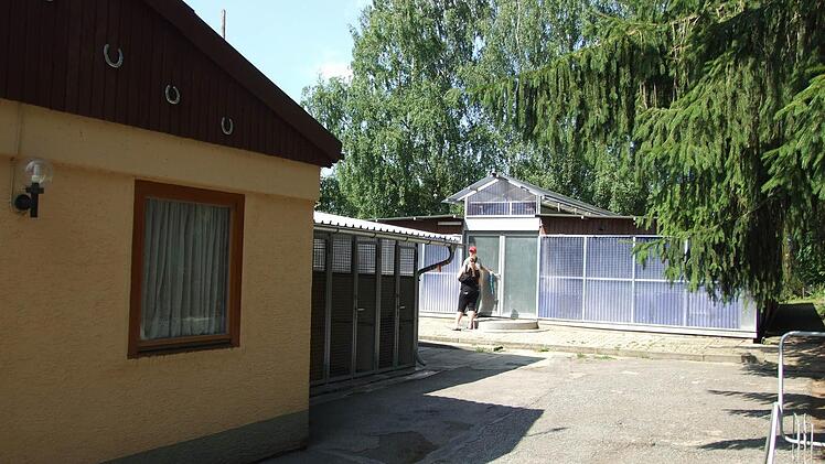 Das Tierheim in Haßfurt in früheren Tagen. Das Gelände kann nicht mehr genutzt werden. Im Landkreis Haßberge werden Örtlichkeiten für ein neues Tierheim dringend gesucht. Foto: Archiv