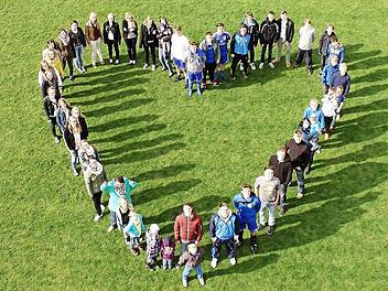 Ein Herz für ihr Dorf haben die Fatschenbrunner. Das machten sie schon während des Wettbewerbs mit einer besonderen Choreografie deutlich.