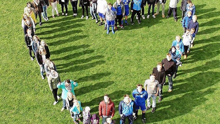 Ein Herz für ihr Dorf haben die Fatschenbrunner. Das machten sie schon während des Wettbewerbs mit einer besonderen Choreografie deutlich.