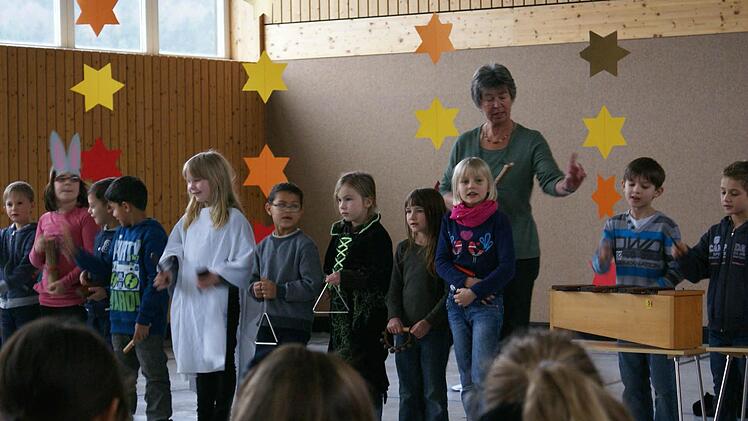 Die Zeitlofser Grundschulkinder begrüßten die neue Schulleiterin. Foto: Grundschule Zeitlofs