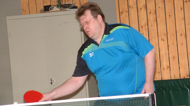 Michael Bittruf von der TS Kronach blieb beim 9:5-Sieg seiner Mannschaft gegen den ASV Marktleuthen in seinen zwei Einzeln und im Doppel mit Yannick Rauscher ungeschlagen.  Foto: Hans Franz