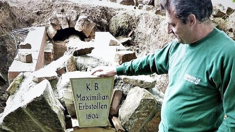 Den 30 Kilogramm schweren Schlussstein fertigte Steinmetzmeister und Restaurator Udo Deinlein aus Stockheim an.