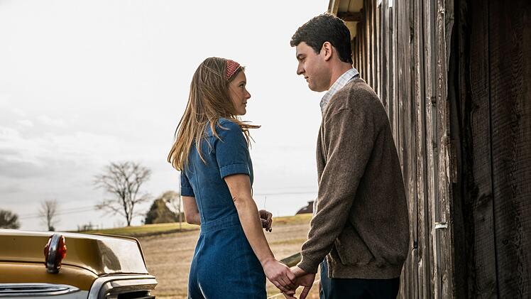 Nette Randnotiz: Truman Hanks (Bild, mit Rachel Keller), Sohn von Tom Hanks, spielt eine junge Version von Otto.