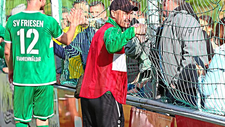 Trainer Frederic Martin und der SV Friesen freuen sich auf das Derby gegen den FC Lichtenfels. Heinrich Wei&szlig;