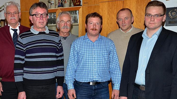Die Vorstand mit (von rechts) Frederik Förtsch, Jochen Ohnemüller, Ludwig Beierlein, Helmut Büttner, Helmut Stalla und Roland Lutz.