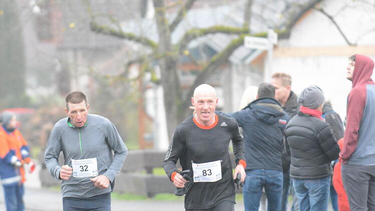 Schnappschüsse vom Fuschter Silvesterlauf.