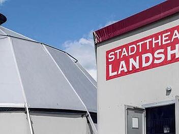 Außenansicht des Landshuter Theaterzeltes Foto: Peter Litvai