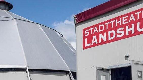 Außenansicht des Landshuter Theaterzeltes Foto: Peter Litvai