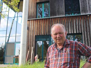 Mehr als 29 Jahre war Michael Geier Leiter der Bayerischen Verwaltungsstelle des Biosphärenreservats Rhön. Nun hat er den passiven Teil der Altersteilzeit erreicht. Foto: Thomas Pfeuffer