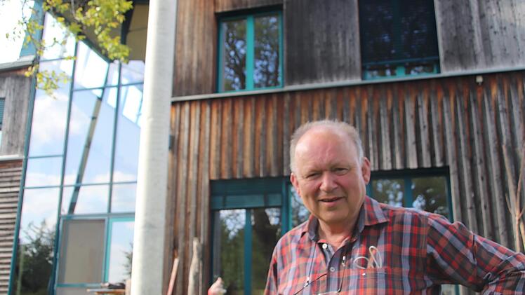 Mehr als 29 Jahre war Michael Geier Leiter der Bayerischen Verwaltungsstelle des Biosphärenreservats Rhön. Nun hat er den passiven Teil der Altersteilzeit erreicht. Foto: Thomas Pfeuffer