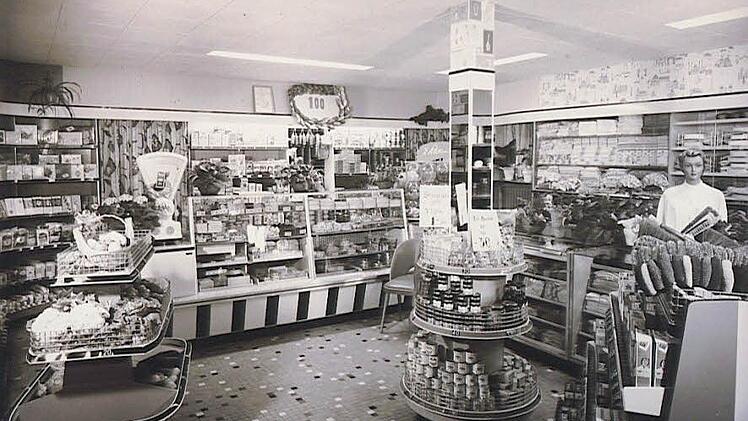 Ein Stück Gauerstadter Geschichte aus der Nachkriegszeit : Der Gemischtwarenladen von Oskar Hösch in der Schulstraße.