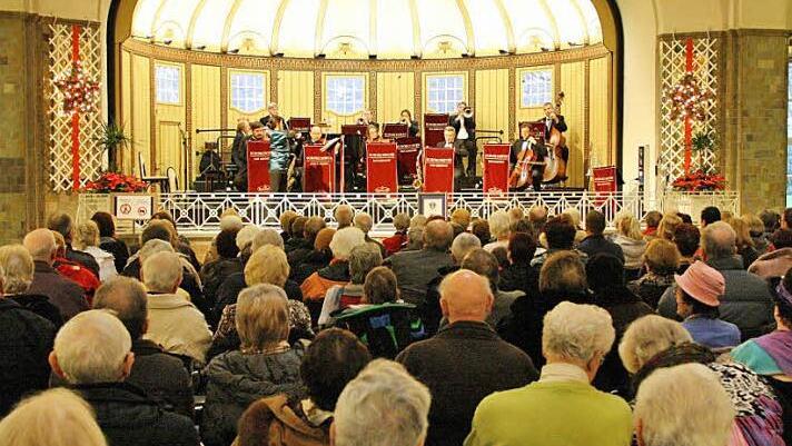 Volles Haus: Nicht nur an Weihnachten und Neujahr, sondern das ganze Jahr über sind die Konzerte des Bad Kissinger Kurorchesters gut besucht. Einer der Erfolgsfaktoren für steigende Gästezahlen.  Foto: Ralf Ruppert