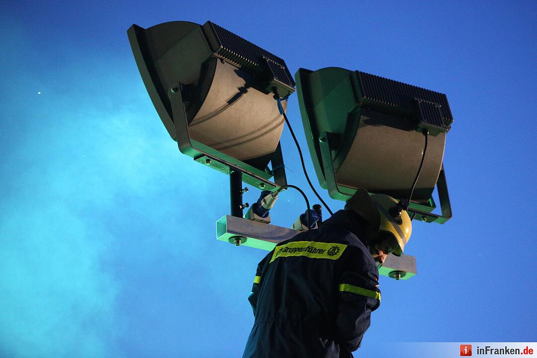 Grossbrand nach Explosion auf Indoor-Kartbahn Foto: News5/Herse