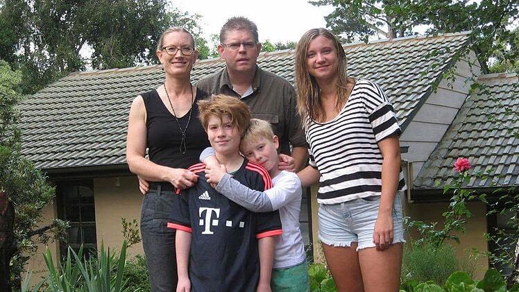 Zu Besuch bei der Familie Schmidt. Stefan Schmidt - hier mit seiner Familie -, der vielen Kulmbachern als Koch der "Stadtschänke" in Erinnerung sein dürfte, arbeitet heute bei der Berufsfeuerwehr von Adelaide. Foto: privat
