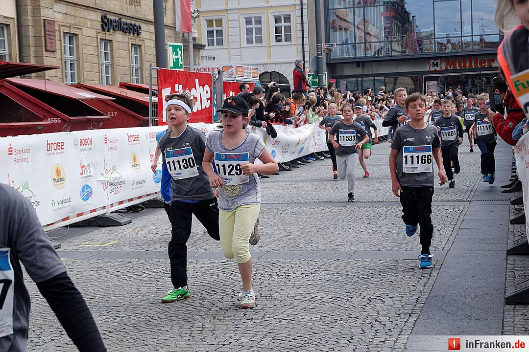 Weltkulturerbelauf 2017 in Bamberg: Der Zieleinlauf am Maxplatz