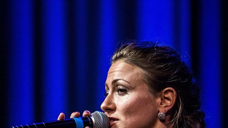 Das Thilo Wolf Quartett mit Thilo Wolf am Flügel, der Sängerin Johanna Iser, dem Kontrabassisten Markus Schieferdecker und dem Schlagzeuger Paul Höchstädter eröffnete die Sonneberger Jazztage.Foto: Jochen Berger