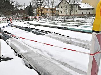 Die Streifenfundamente für die Kindergarten-Containeranlage in Pfarrweisach sind gegossen, die Installationskabel sind gelegt. Noch bis Februar werden sich die Bauarbeiten hinziehen, informierte Bürgermeister Markus Oppelt bei der öffentlichen Sitzung am Dienstagabend.  Foto: Simon Albrecht