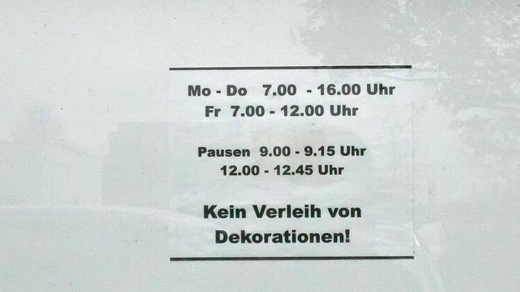 Klare Botschaft am Eingang der Landestheater-Werkstätten: "Kein Verleih von Dekorationen!"