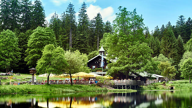 Der Biergarten im Schwellhäusl als Einkehrmöglichkeit auf dem Bierfernwanderweg