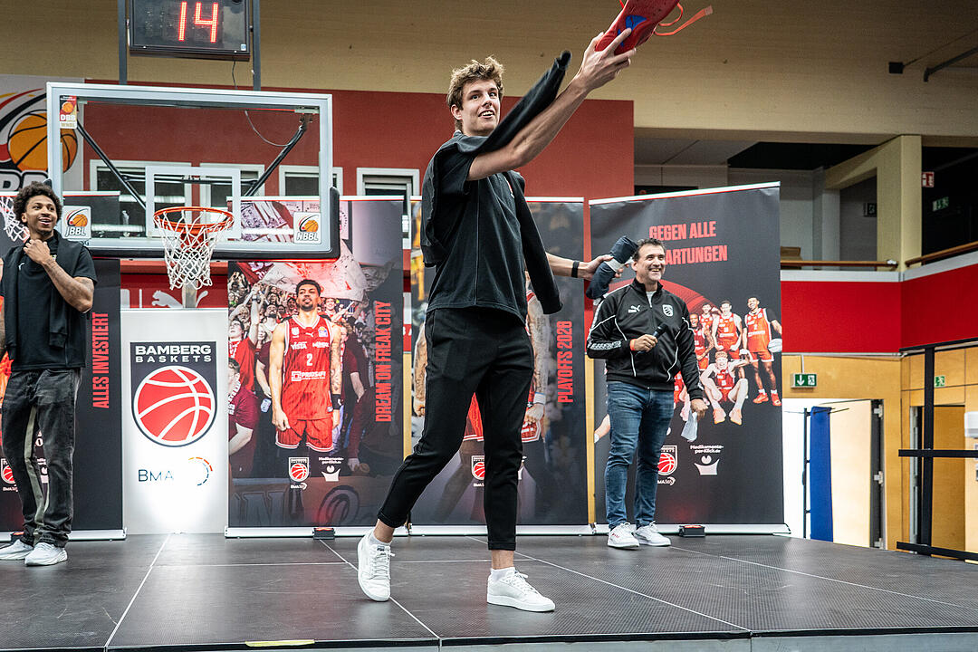Freak City feiert seine Pokal-Helden.