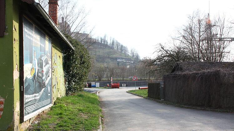 In Höhe des Umspannwerks führt ein Weg vom Ängerlein auf den Flutmuldendamm. Foto: Katrin Geyer