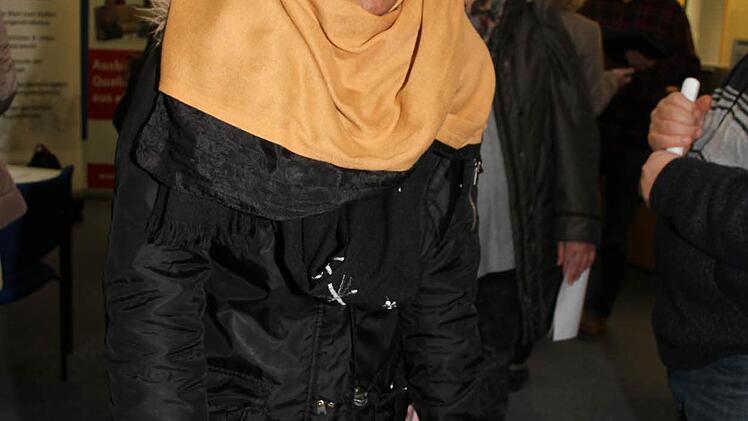 Die 17jährige Wijdan Saraj aus Syrien besucht derzeit noch die Max-Hundt-Schule. Sie spricht schon sehr gut deutsch und strebt eine Ausbildung als Altenpflegerin beim Bayerischen Roten Kreuz an. Ihr Traumberuf allerdings ist Journalistin