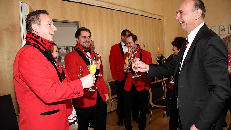 Impressionen von der Schlüsselübergabe im Weisendorfer Rathaus. Foto: Richard Sänger