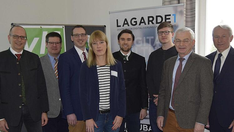 Die Referenten der Infoveranstaltung im Diözesanhaus Vierzehnheiligen (von links): Landrat Christian Meissner, Thomas Hegen,  Johann Gröbmaier, Katharina Kroll, Florian Schuster, Ralph Stöcklein, Georg Wendl, Rudi Steuer. Andreas Welz