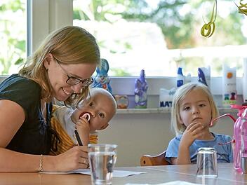 Gezielt kann man im Landkreis Forchheim jungen Familien in Not über eine Stiftung helfen. Foto: Caritas