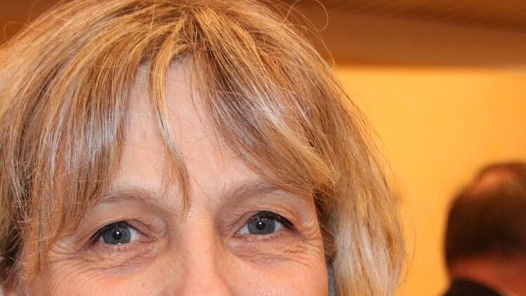 "Ich fand es gut, dass heute christliche Werte in den Vordergrund gerückt wurden", kommentiert die katholische Kreisrätin Brigitte Ascherl den Vortrag des evangelischen Landesbischofs. Die Impulse zum Zusammenhalt der Gesellschaft haben sie sehr beeindruckt: "Das bestätigt mich weiterzumachen." Brigitte Ascherl organisiert gemeinsam mit ihrem Mann und Stadtkantor Burkhard Ascherl Kinder-Musicals. "Hier treffe ich auch viele, die und unterstützen", erzählt sie.