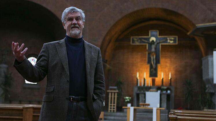Pfarrer Günther Schardt: ,Die Kirche ist ein Ort, an dem man über sich hinausblickt.' Fotos: Barbara Herbst