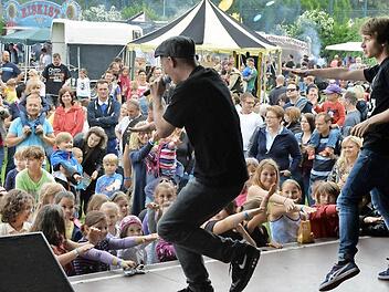 "Deine Freunde" auf der Bühne - und das Publikum war begeistert dabei. Musikbands sollen auch 2014 eine große Rolle spielen. Fotos: Ronald Rinklef