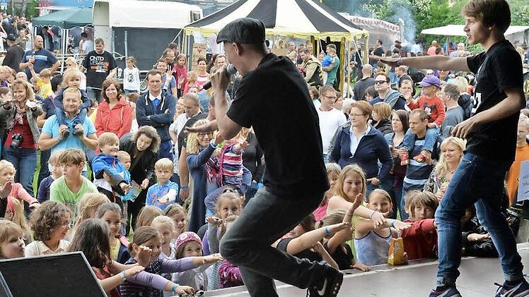 "Deine Freunde" auf der Bühne - und das Publikum war begeistert dabei. Musikbands sollen auch 2014 eine große Rolle spielen. Fotos: Ronald Rinklef