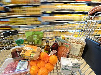 Im vergangenen Jahr gaben die Bundesbürger nach Angaben des Bundes Ökologische Lebensmittelwirtschaft fast elf Milliarden Euro für Bio-Lebensmittel aus. Symbolfoto: David-Wolfgang Ebener, dpa
