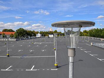 Chance für günstigen Wohnraum? Auch auf Parkplätzen könnten neue Wohnungen in Bamberg entstehen.  Ronald Rinklef
