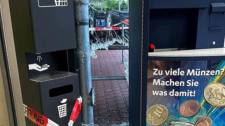 Aufgehebelter Geldautomat in Fürther Edeka-Filiale.