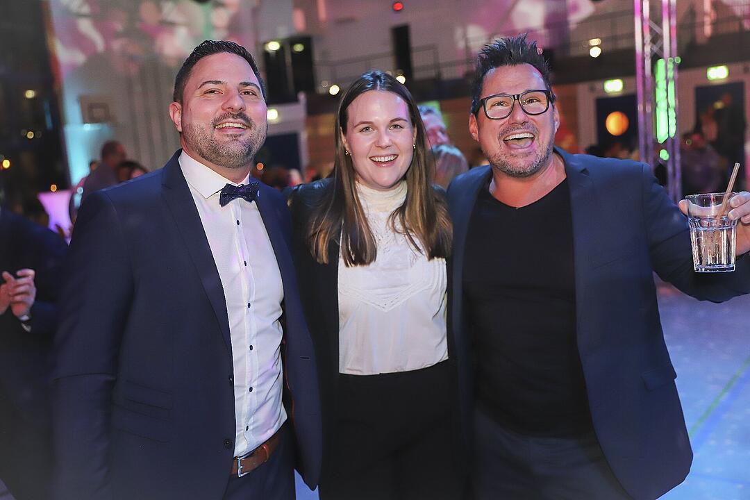 Es wurde in das Jahr 2025 gefeiert.