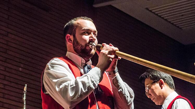 Tobias Jäger beeindruckte als Solist auf dem Alphorn.Foto: Jochen Berger