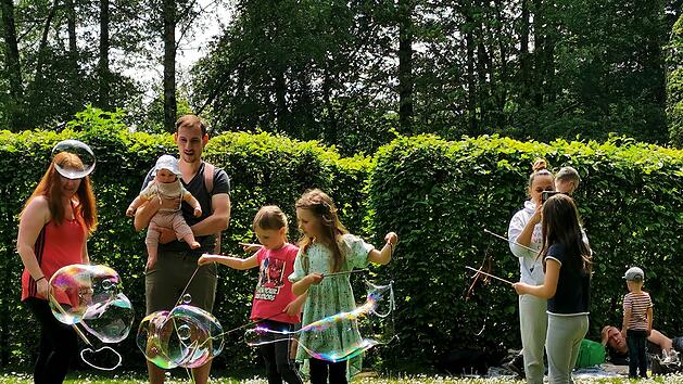 Neustadt bei Coburg: H&uuml;pfburg, Theater und Co. beim Kinder- und Familientag - das ist das Programm