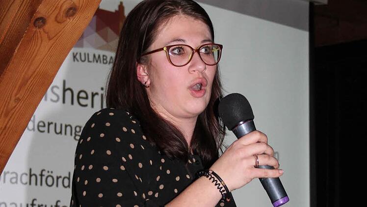 Julia Brücner stellte beim Gründungsfest die Ziele von "Kulmbach ist bunt" vor. Foto: Sonja Adam