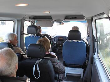 Die künftigen Bürgerbus-Chauffeure auf ihrer ersten ProberundeFotos: Hans Kurz