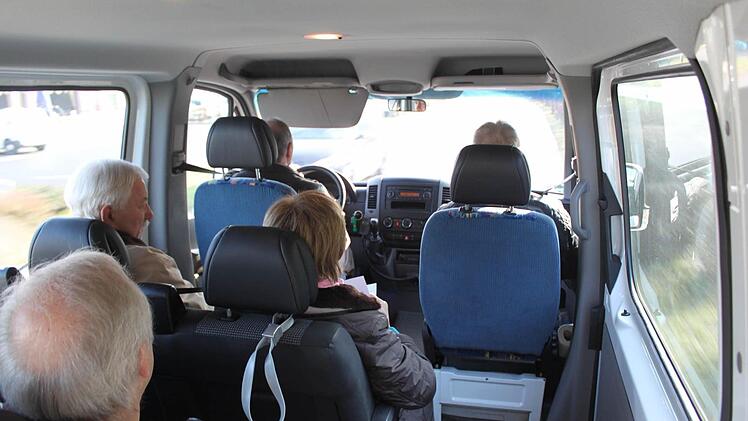 Die künftigen Bürgerbus-Chauffeure auf ihrer ersten ProberundeFotos: Hans Kurz