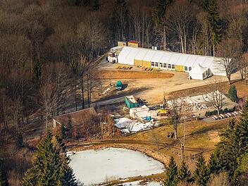 Die Arbeiten am Berghaus Rhön gehen weiter: Für diese Woche stehen Erdarbeiten an, im April sollen dann die Holz-Fertigteile geliefert und aufgebaut werden. Ingo Bäuerlein/Frankenair