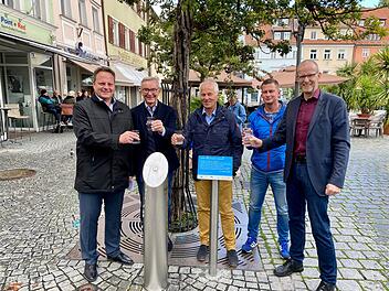 Kulmbach: Stadt eröffnet Trinkbrunnen am Marktplatz - "Müssen für das Wohlbefinden der Menschen Sorge tragen" Kulmbach: Stadt eröffnet Trinkbrunnen am Marktplatz - "Müssen für das Wohlbefinden der Menschen Sorge tragen"