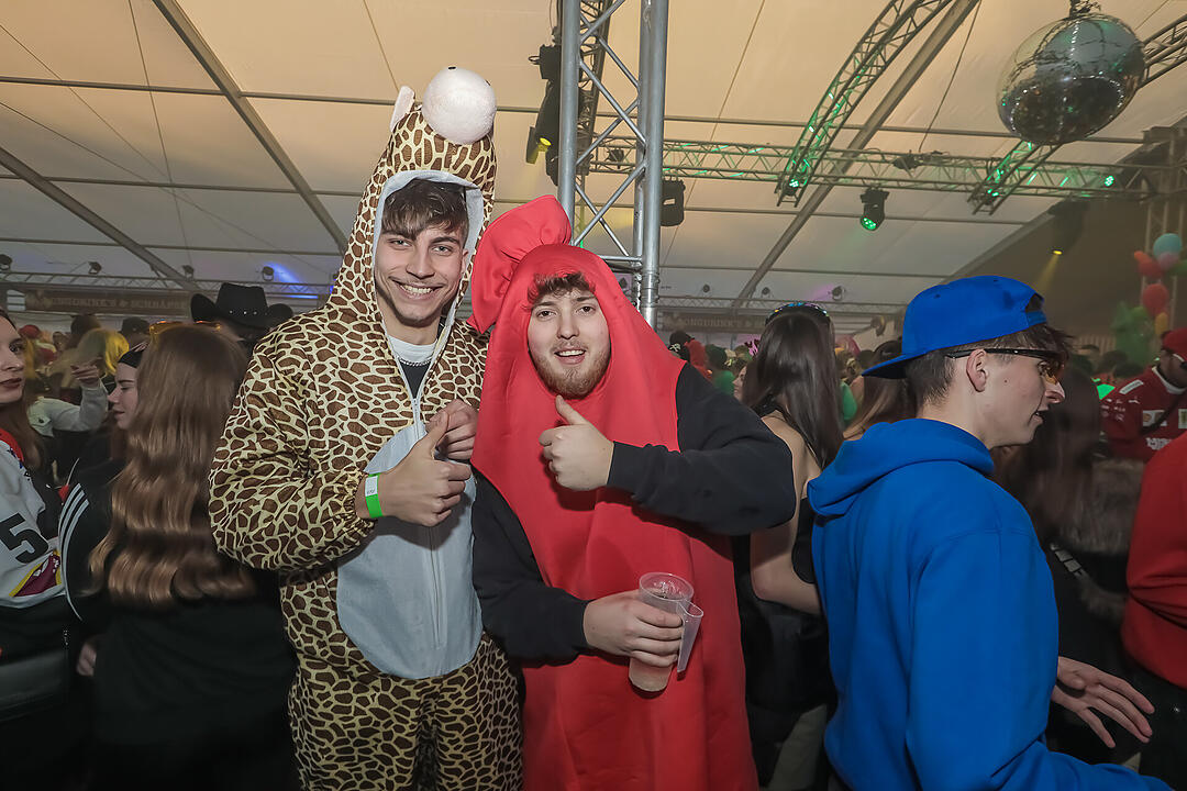 Im großen Festzelt wurde richtig gefeiert!