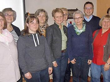 Der neue Vorstand der Garten- und Blumenfreunde (von links): stellvertretende Vorsitzende Doris Scheller, Sieglinde Escher, Andrea Grampp, Edith Herold, Birgit Kaiser, Franziska Leonhard-Auer, Kassiererin Reinhilde Kuchareschen, Vorsitzender Gerhard Albert, Margita Fleischmann und Silke Escher. Fotos: Karl Klippel