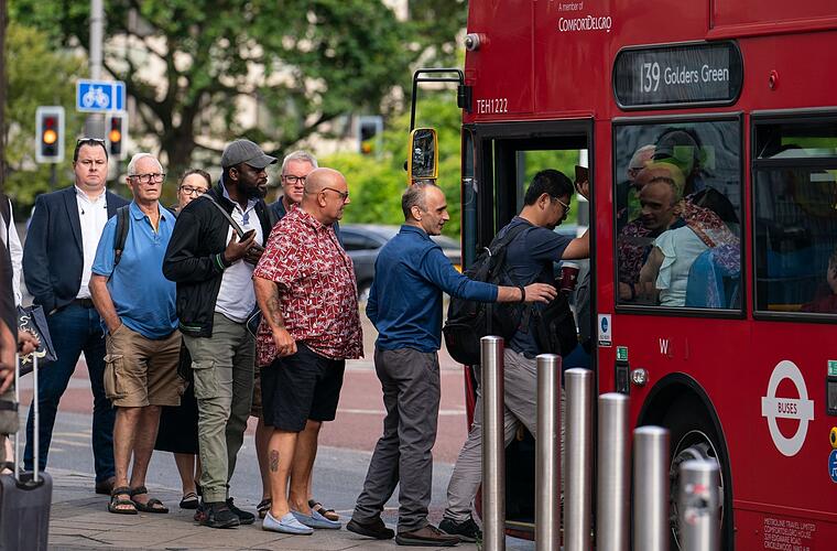 Entlastungen in England: Zwei Pfund pro Busfahrt