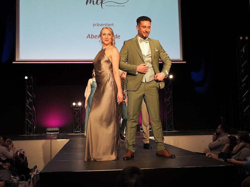 Inkl. Braut- und Festmodenschauen.