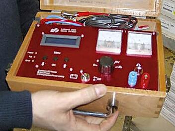 So sieht ein Ladehaltegerät für Oldtimer aus. Fotos: Petra Malbrich