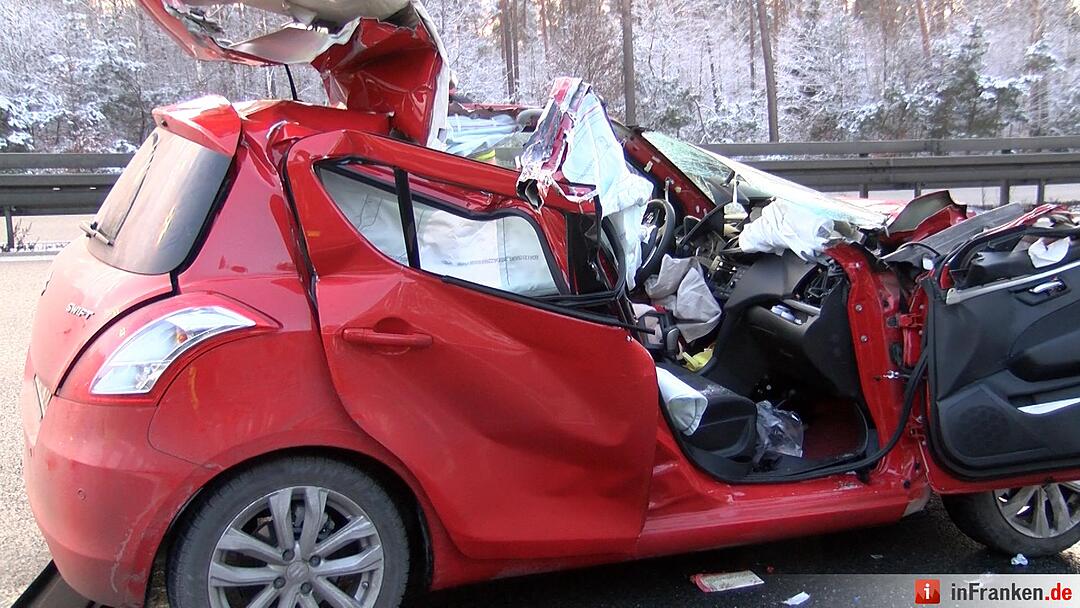 Schwerer Verkehrsunfall auf A3 bei Tennenlohe